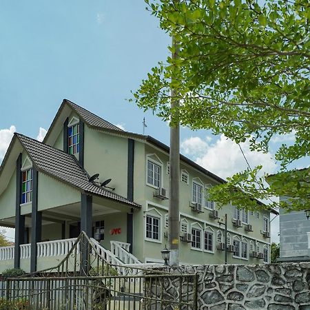 Oyo 90451 Bangi Moya Guesthouse מראה חיצוני תמונה