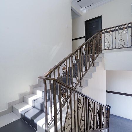 Oyo 90451 Bangi Moya Guesthouse מראה חיצוני תמונה