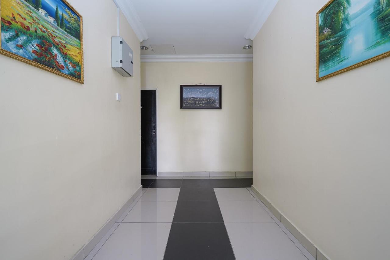 Oyo 90451 Bangi Moya Guesthouse מראה חיצוני תמונה