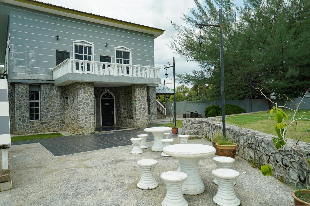 Oyo 90451 Bangi Moya Guesthouse מראה חיצוני תמונה