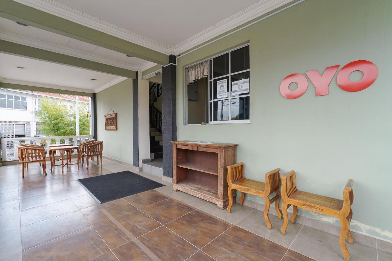 Oyo 90451 Bangi Moya Guesthouse מראה חיצוני תמונה