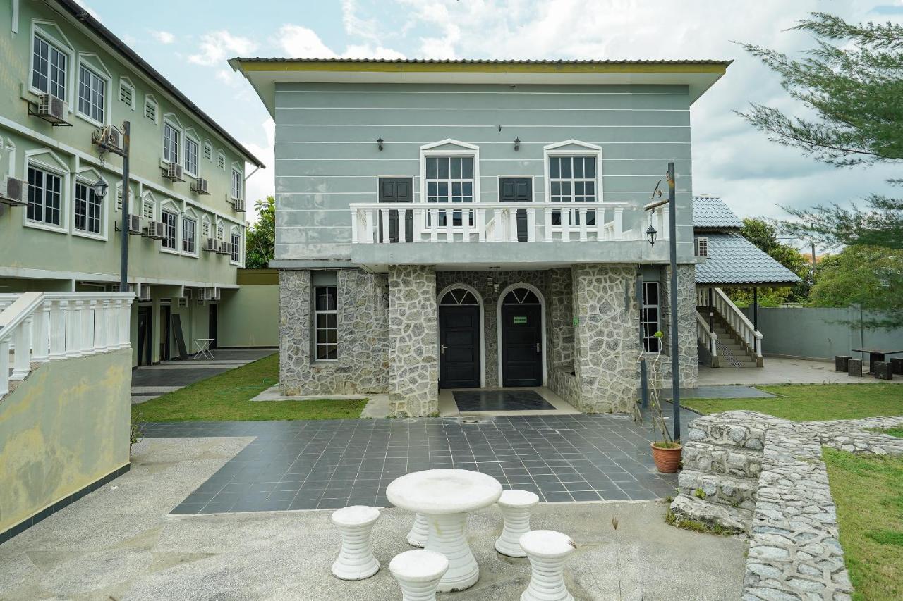 Oyo 90451 Bangi Moya Guesthouse מראה חיצוני תמונה