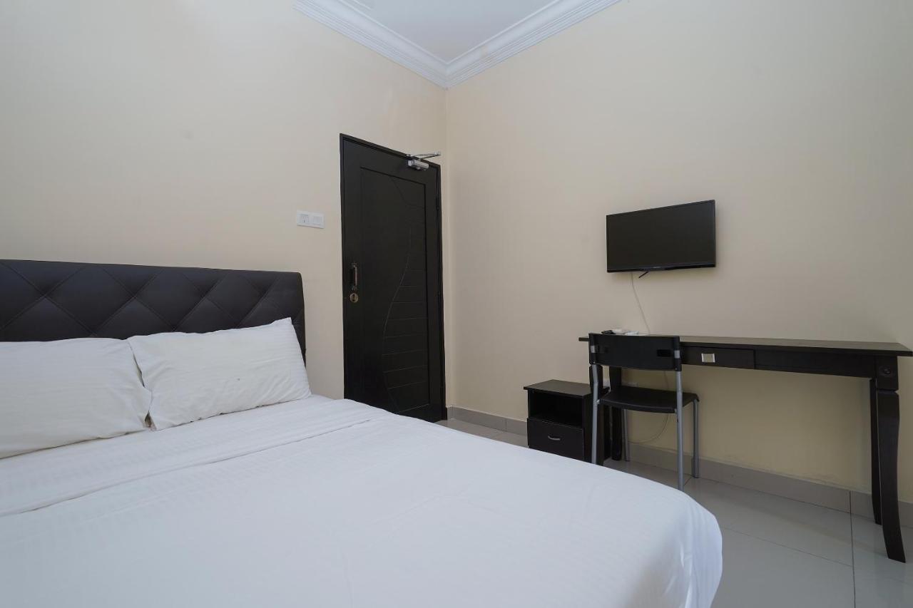 Oyo 90451 Bangi Moya Guesthouse מראה חיצוני תמונה
