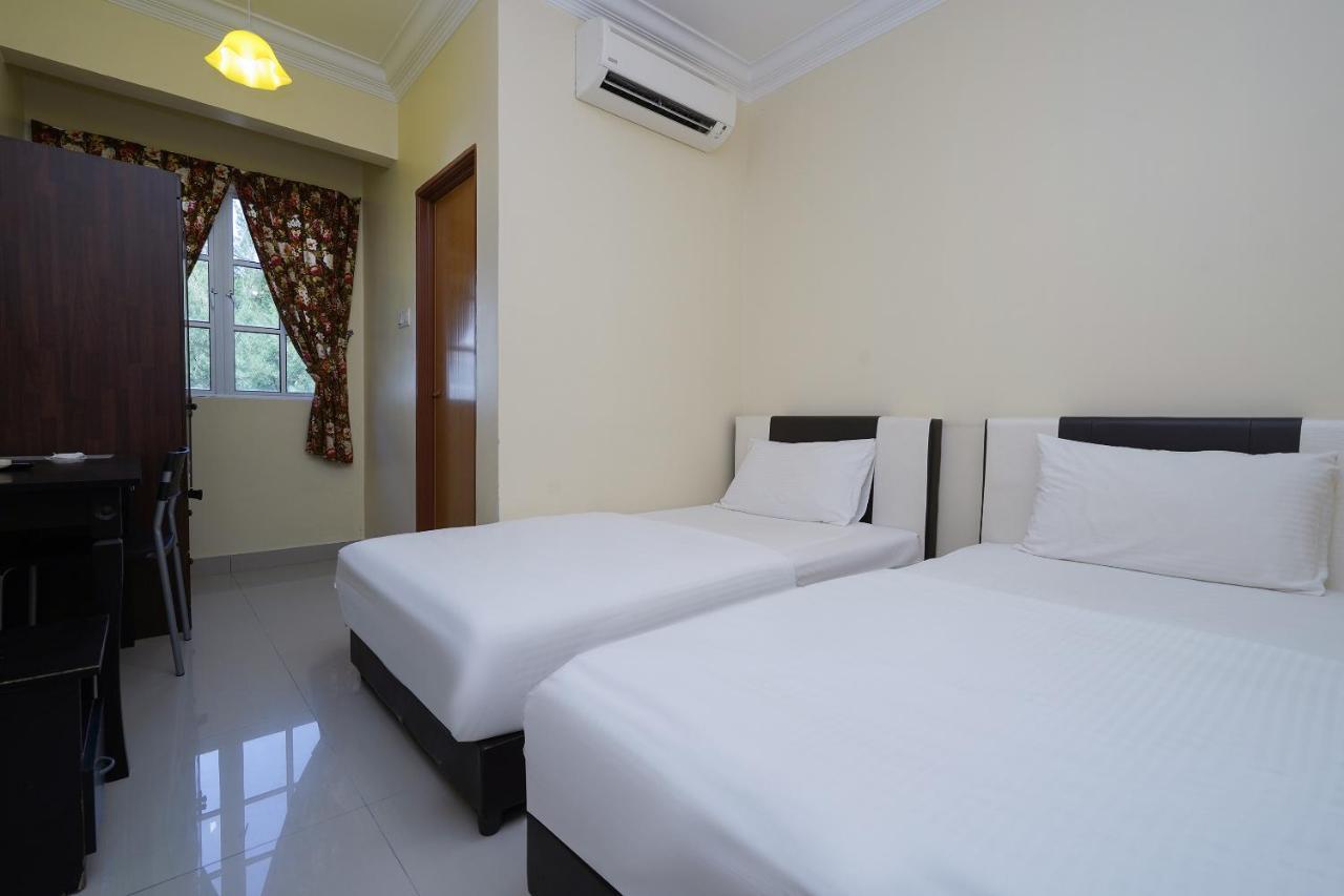 Oyo 90451 Bangi Moya Guesthouse מראה חיצוני תמונה