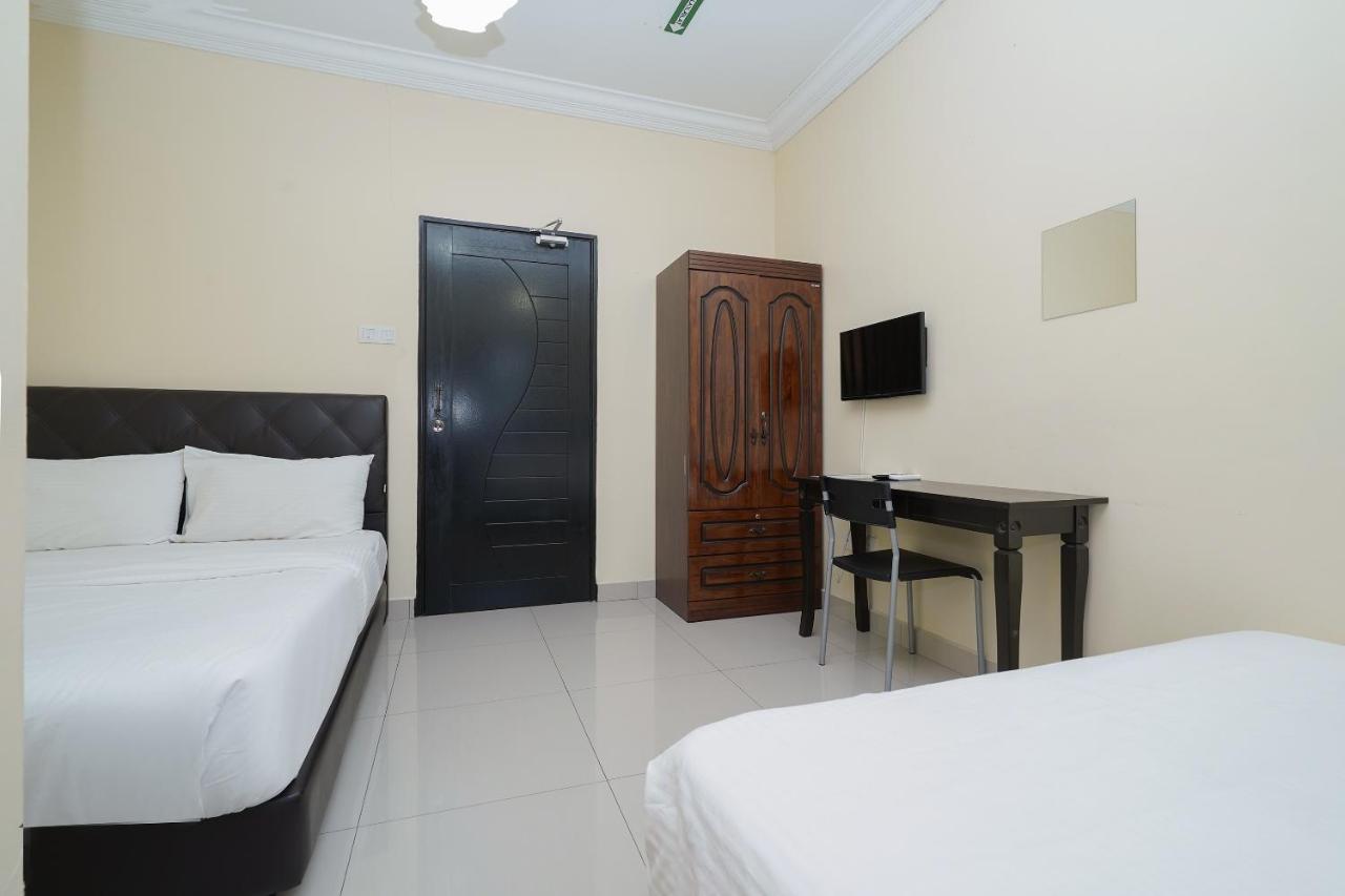 Oyo 90451 Bangi Moya Guesthouse מראה חיצוני תמונה