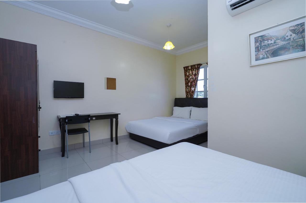 Oyo 90451 Bangi Moya Guesthouse מראה חיצוני תמונה